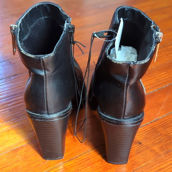 Women's Mossimo Black Ankle Heeled Boots Size 8 NWT - Picture 3 of 4